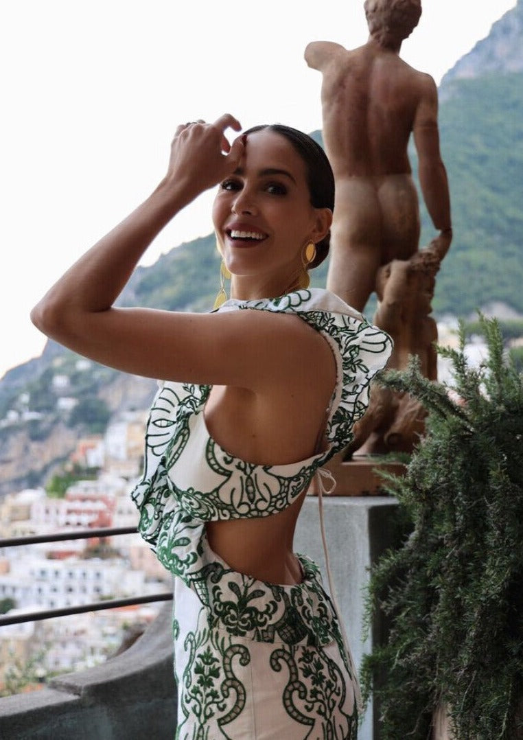Robe maxi femme avec motif ornemental, décolleté en V, bretelles à volants et dos ouvert