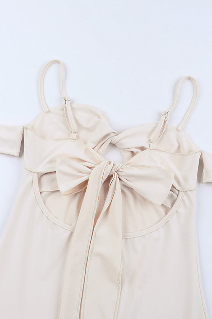 Robe maxi femme avec manches épaules dénudées et partie bustier nouée avec ouverture