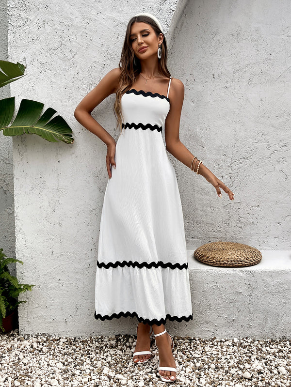 Robe maxi pour femmes avec bretelles spaghetti, finition droite, galon en zigzag et dos froncé