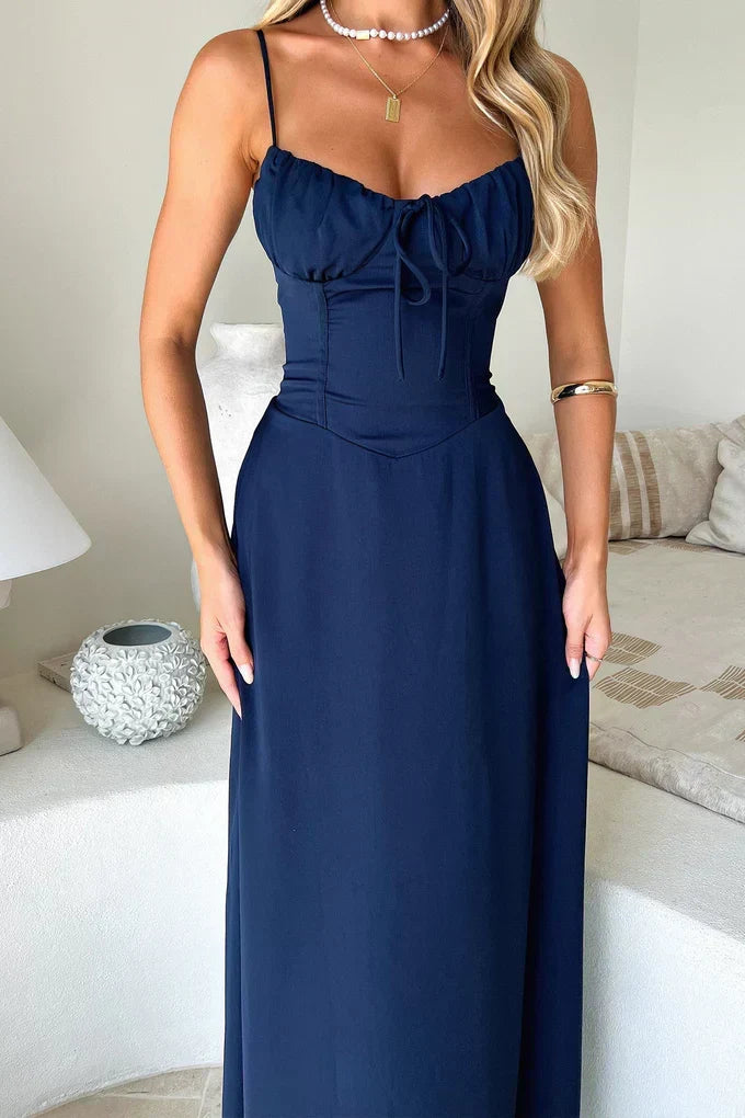 Robe maxi pour femmes avec bretelles spaghetti et décolleté froncé avec nœud