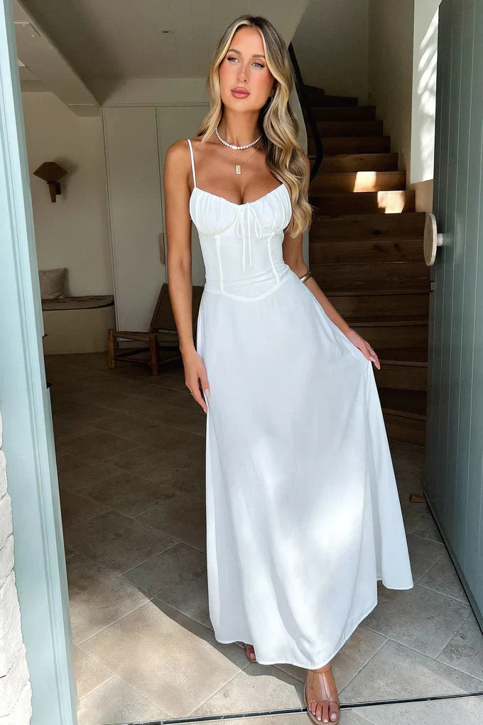 Robe maxi pour femmes avec bretelles spaghetti et décolleté froncé avec nœud