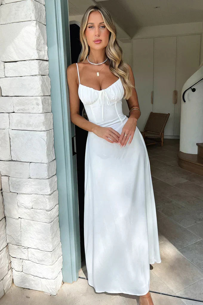 Robe maxi pour femmes avec bretelles spaghetti et décolleté froncé avec nœud