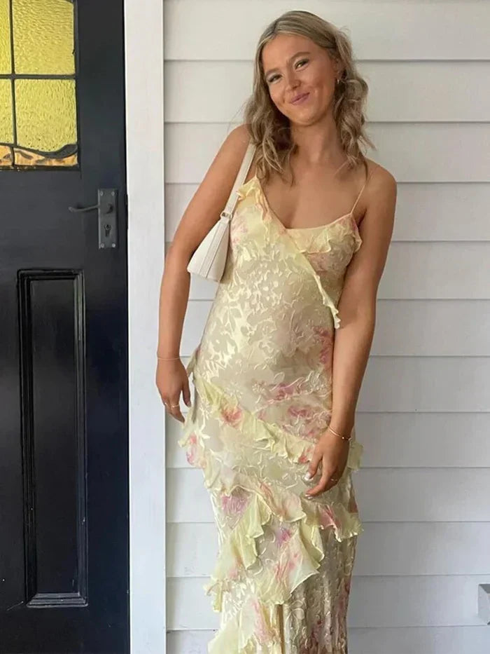 Robe maxi femme avec bretelles spaghetti, décolleté en V, volants et dos ouvert avec motif floral