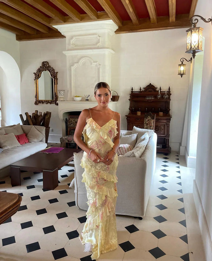 Robe maxi femme avec bretelles spaghetti, décolleté en V, volants et dos ouvert avec motif floral