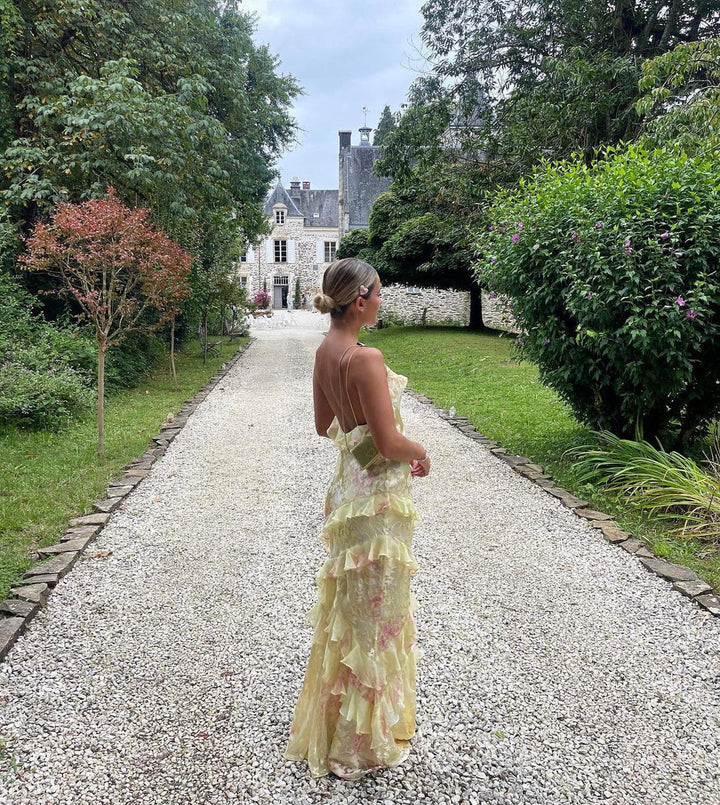 Robe maxi femme avec bretelles spaghetti, décolleté en V, volants et dos ouvert avec motif floral
