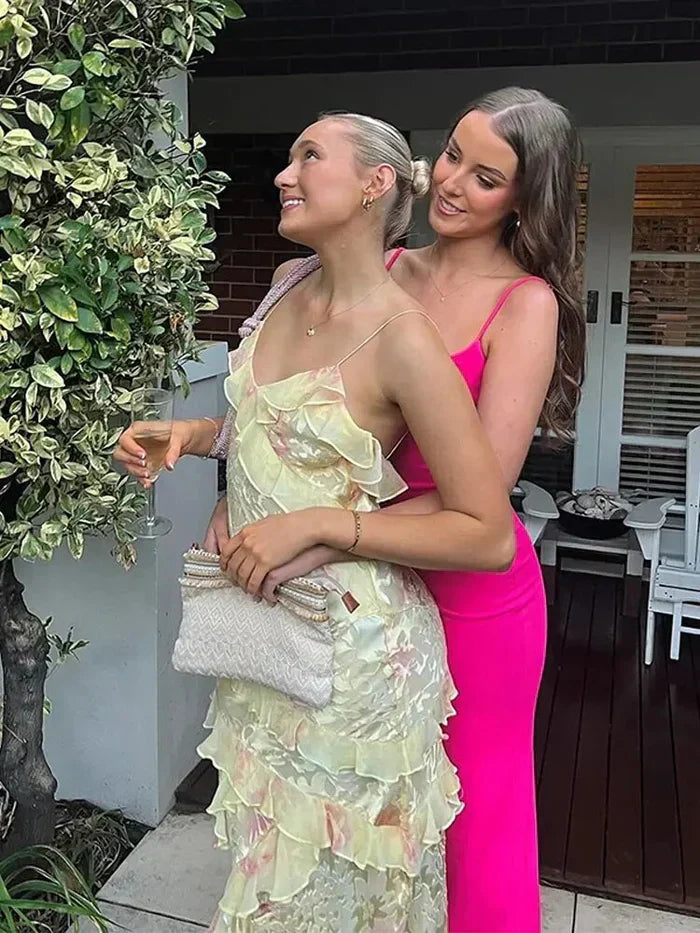 Robe maxi femme avec bretelles spaghetti, décolleté en V, volants et dos ouvert avec motif floral
