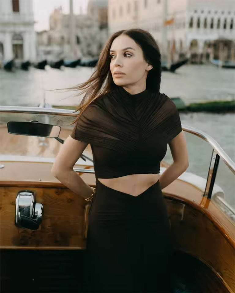 Robe maxi femme avec col montant et manches courtes, haut froncé et décolleté à la taille