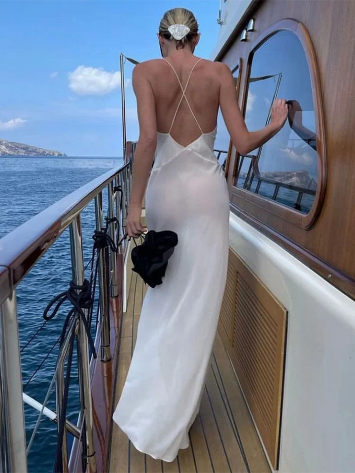 Robe maxi femme avec décolleté en V profond, bretelles spaghetti et application florale
