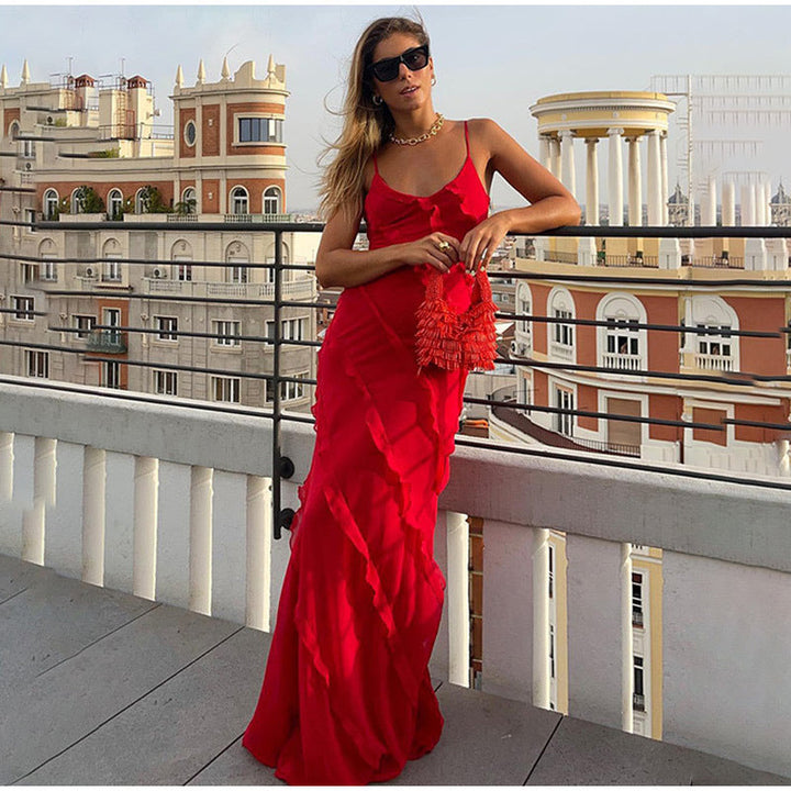 Robe maxi pour femmes avec décolleté en V, bretelles fines et détails de volants diagonaux