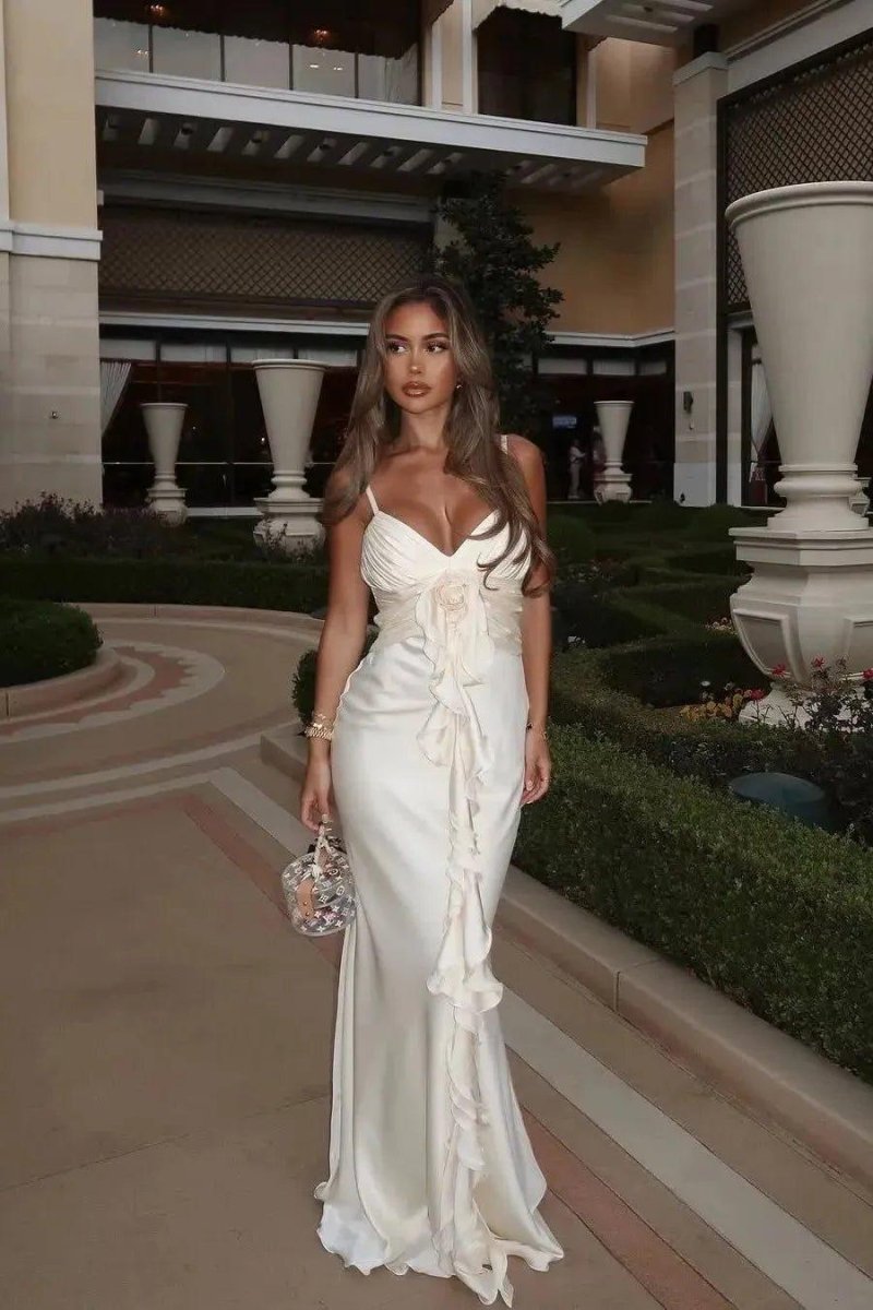 Robe maxi femme avec décolleté en V et bretelles spaghetti, avec rosette et volants