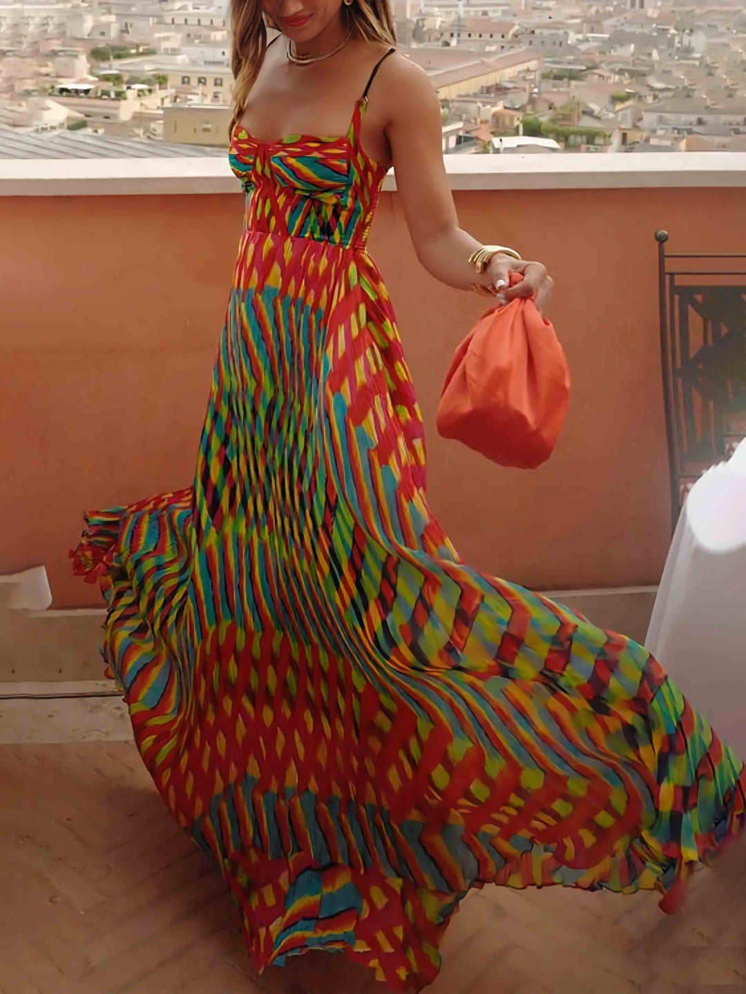 Robe maxi multicolore pour femmes avec bretelles spaghetti et décolleté en cœur avec jupe plissée