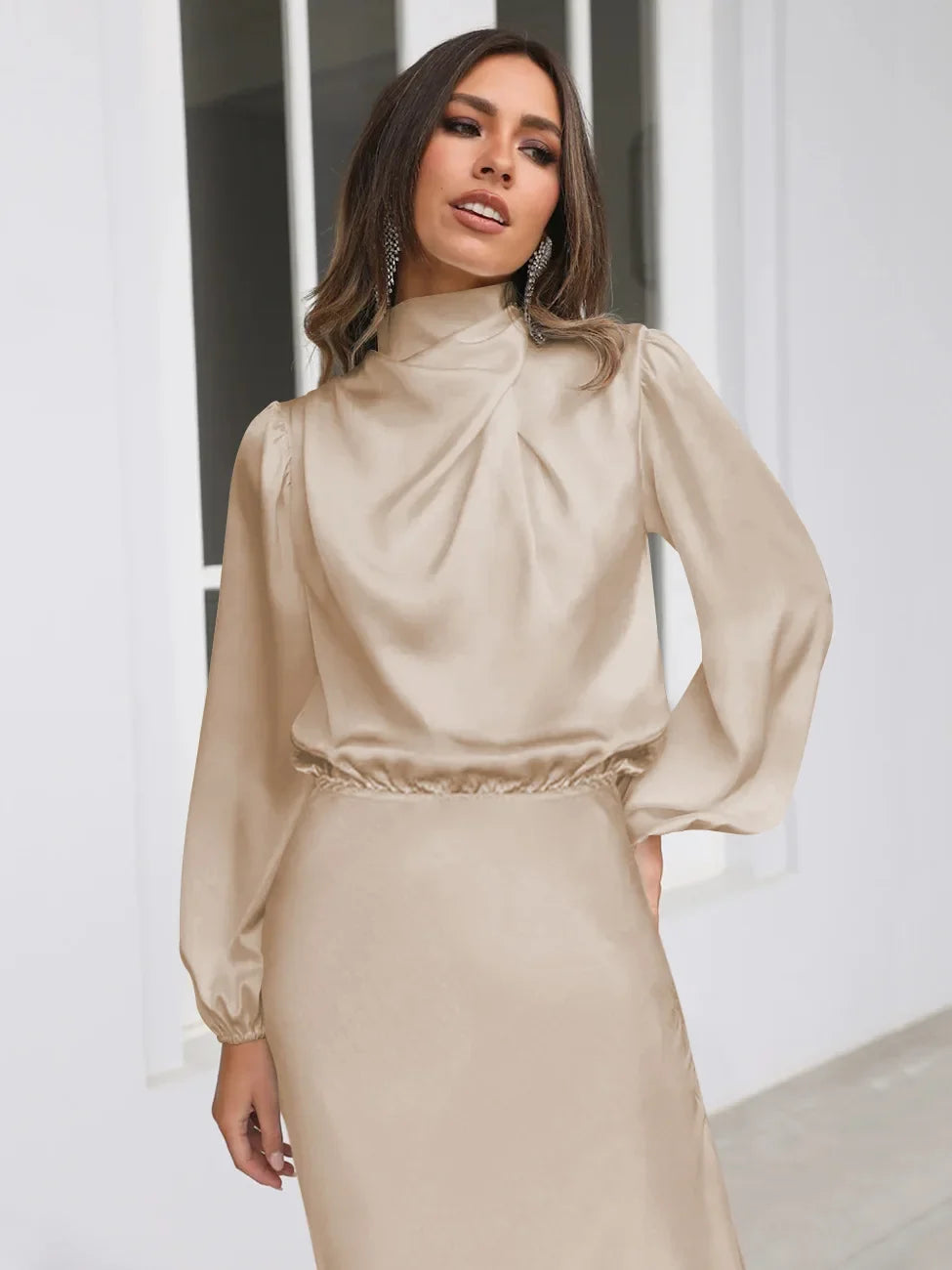 Robe midi femme avec col roulé et manches ballon à taille élastique