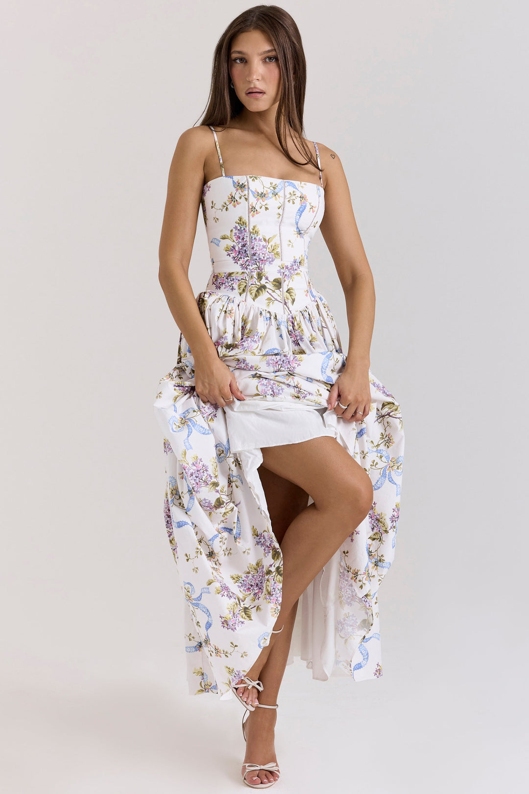 Robe midi femme avec bretelles spaghetti et coutures de corset sur le haut