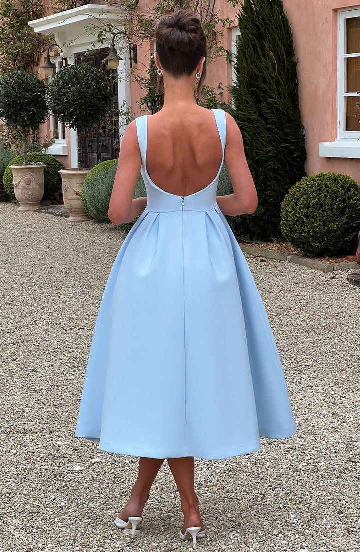 Robe midi femme avec décolleté bateau, taille en V et jupe plissée ample