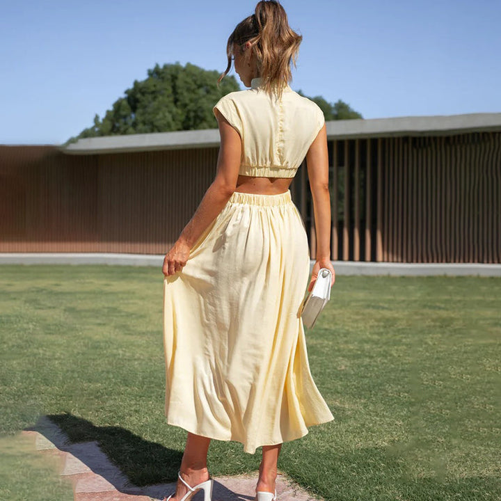 Robe midi femme avec haut froncé, manches courtes et découpes latérales à la taille