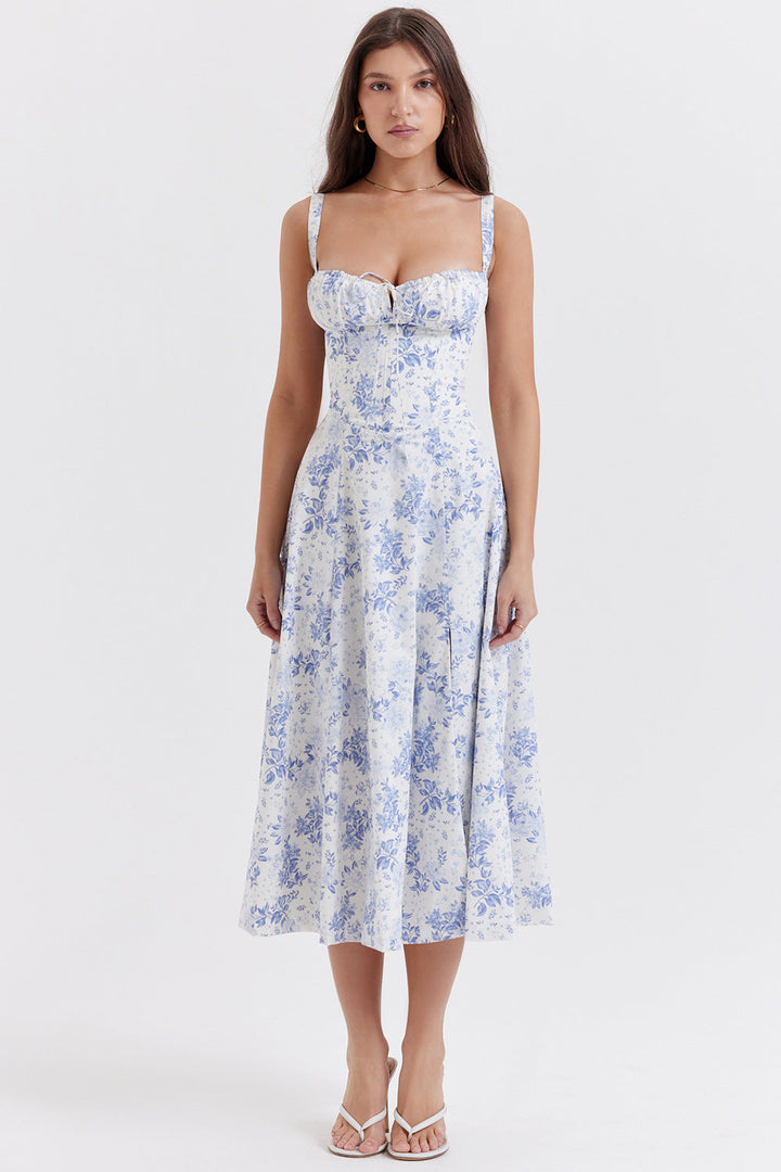 Robe midi pour femmes avec décolleté en cœur et larges bretelles avec coutures décoratives sur le haut et motif floral