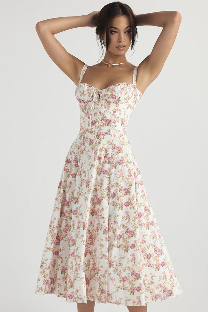 Robe midi pour femmes avec décolleté en cœur et larges bretelles avec coutures décoratives sur le haut et motif floral