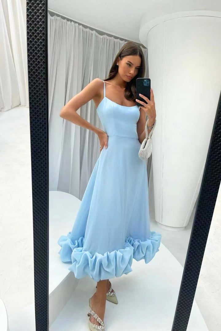 Robe midi pour dames avec bretelles spaghetti, encolure droite et ourlet en volants