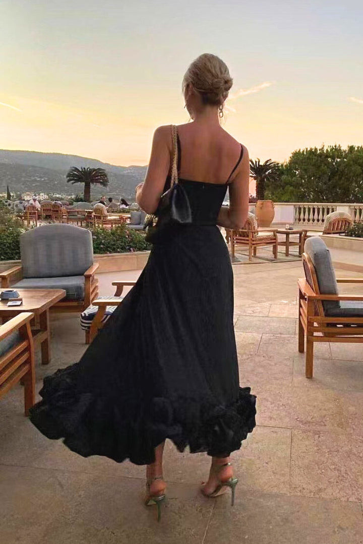 Robe midi pour dames avec bretelles spaghetti, encolure droite et ourlet en volants