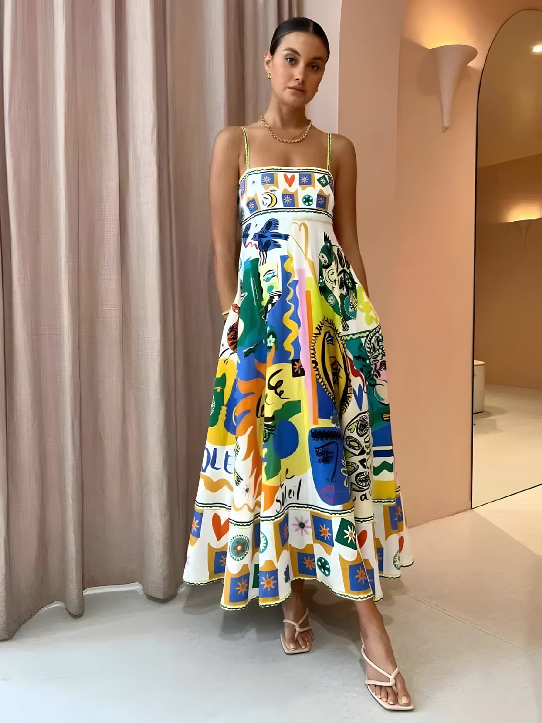 Robe midi femme avec bretelles spaghetti et décolleté carré avec motif abstrait coloré et jupe en A