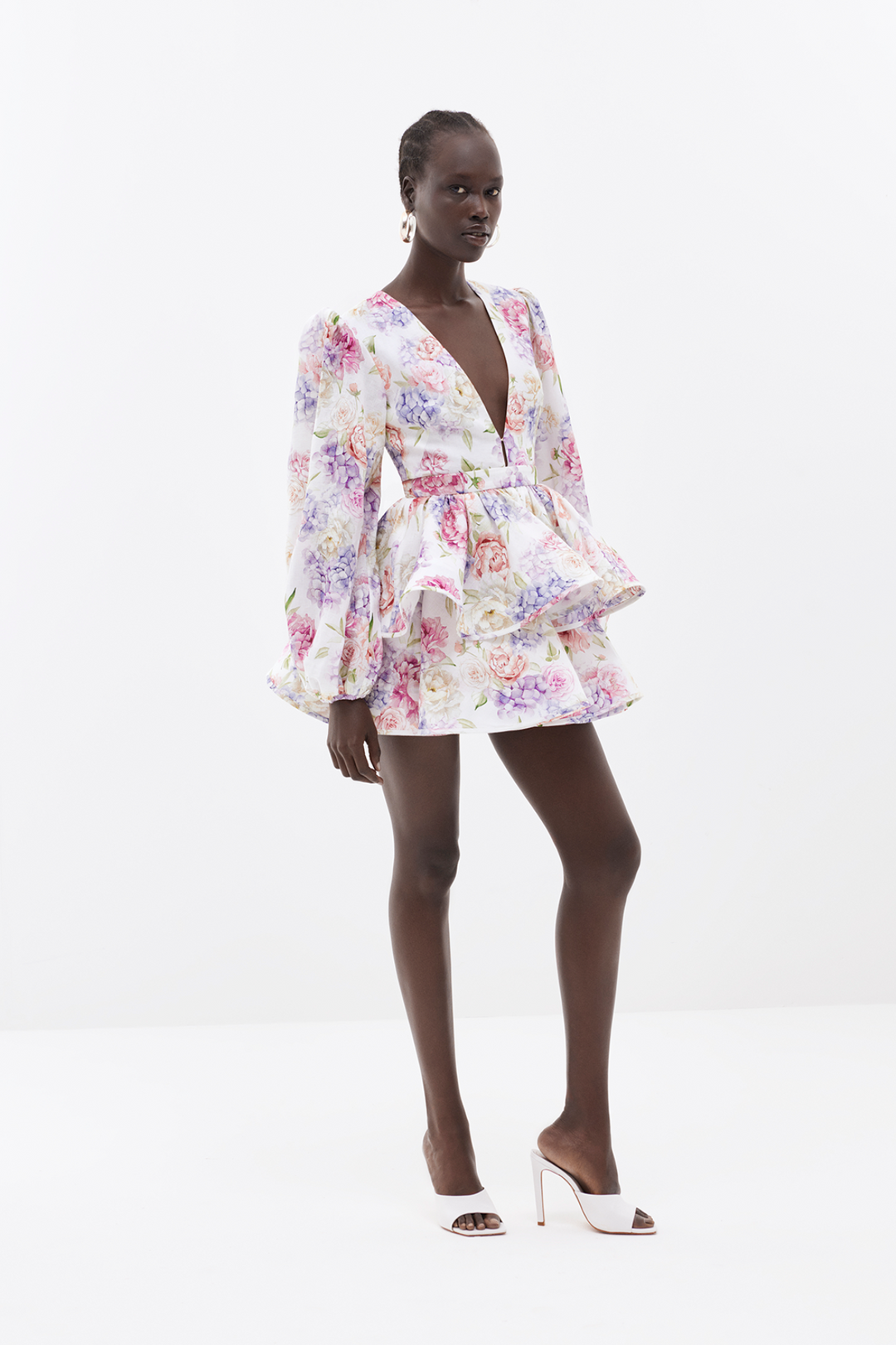 Robe courte pour femmes avec motif floral, décolleté en V profond, manches ballon et jupe à volants