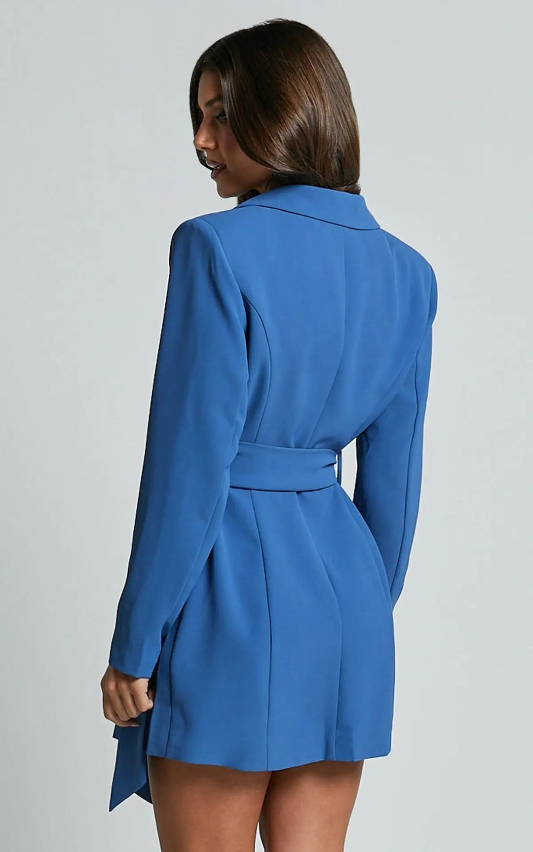 Robe mini femme avec col à revers, manches longues, fermeture à boutons et ceinture à nouer