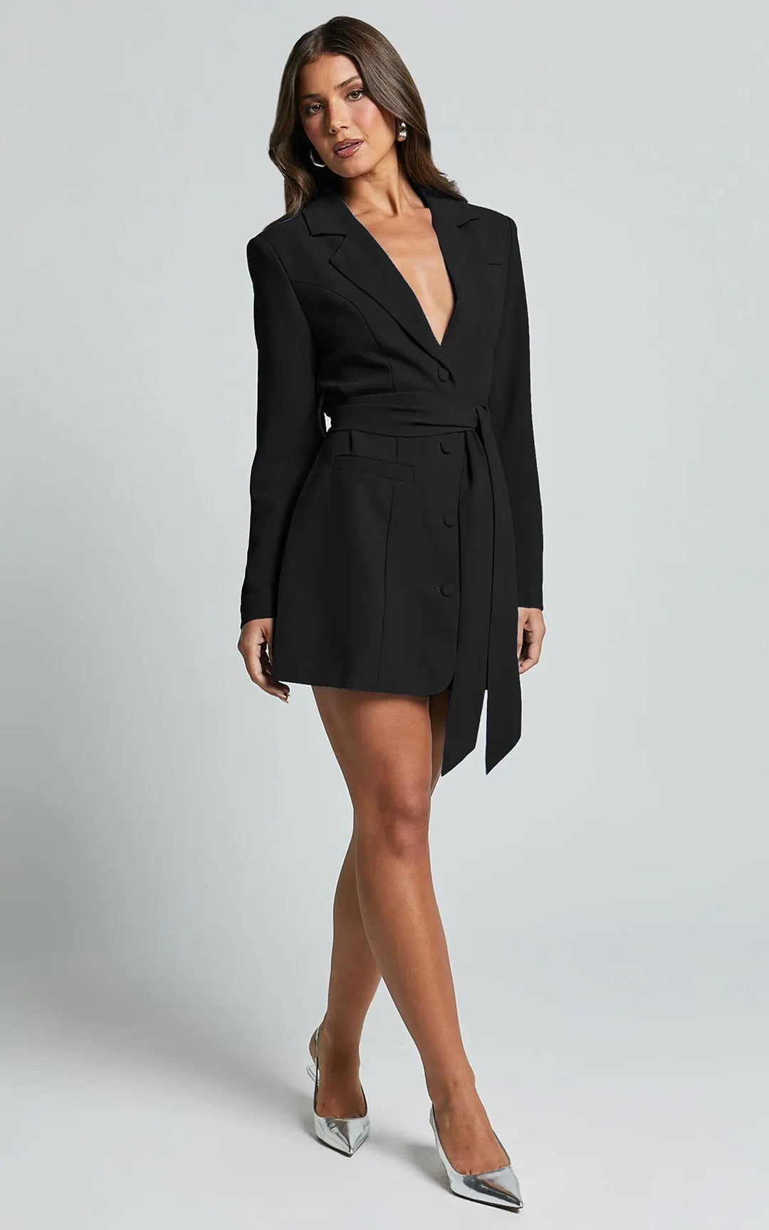 Robe mini femme avec col à revers, manches longues, fermeture à boutons et ceinture à nouer