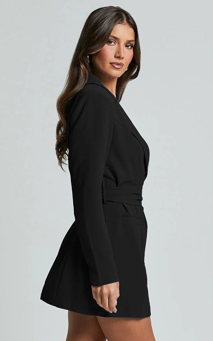 Robe mini femme avec col à revers, manches longues, fermeture à boutons et ceinture à nouer