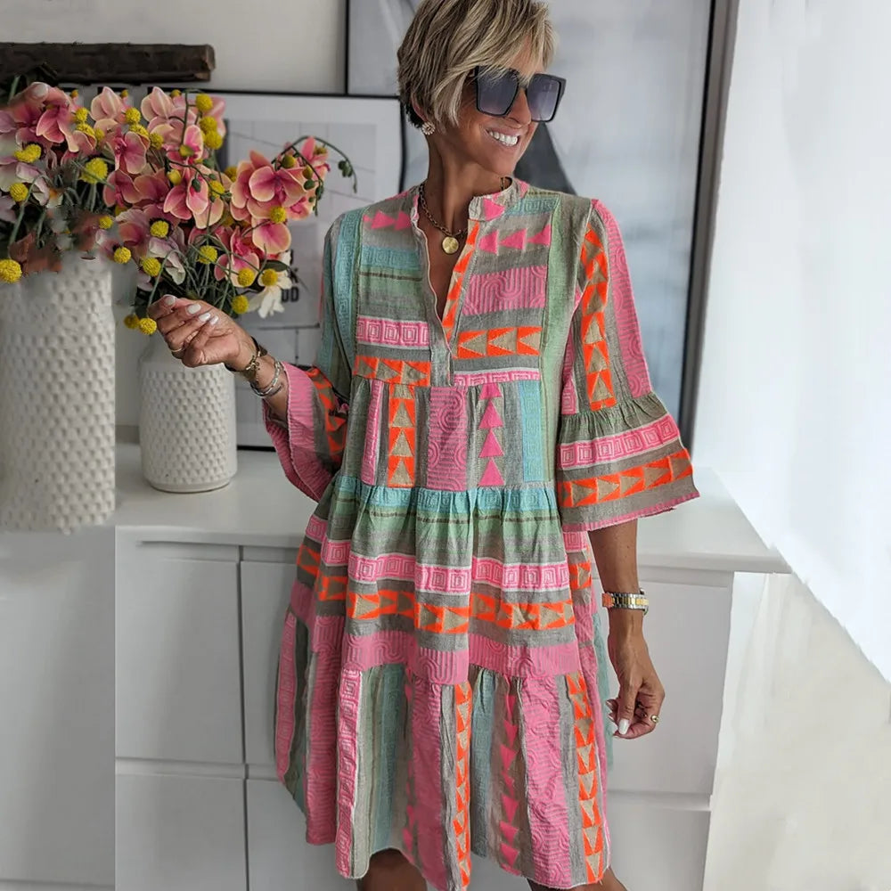 Robe mini femme avec décolleté en V, manches trois-quarts et jupe à volants en patchwork