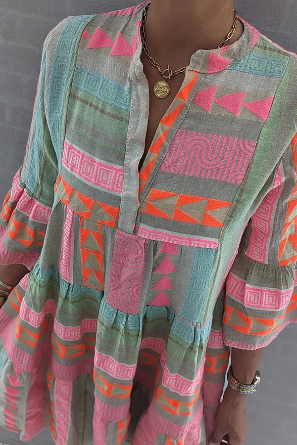 Robe mini femme avec décolleté en V, manches trois-quarts et jupe à volants en patchwork