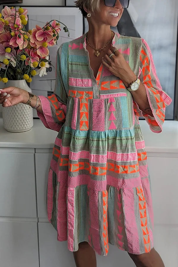 Robe mini femme avec décolleté en V, manches trois-quarts et jupe à volants en patchwork