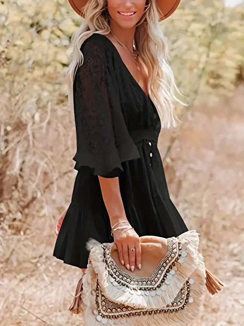 Robe mini femme avec décolleté en V et manches larges en dentelle avec volants et boutonnière