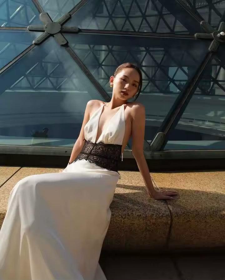 Robe maxi à dos nu pour femmes avec décolleté en V profond et insert en dentelle