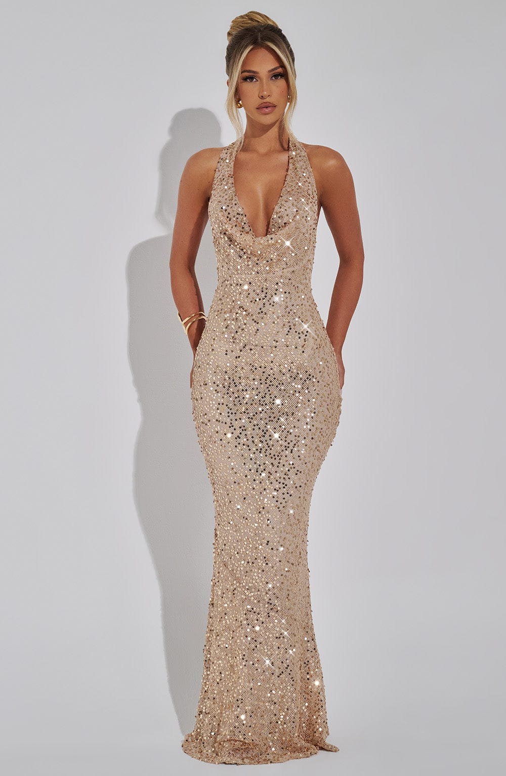 Robe Maxi Paillettes pour Femmes avec Bretelles Halterneck et Décolleté Profond
