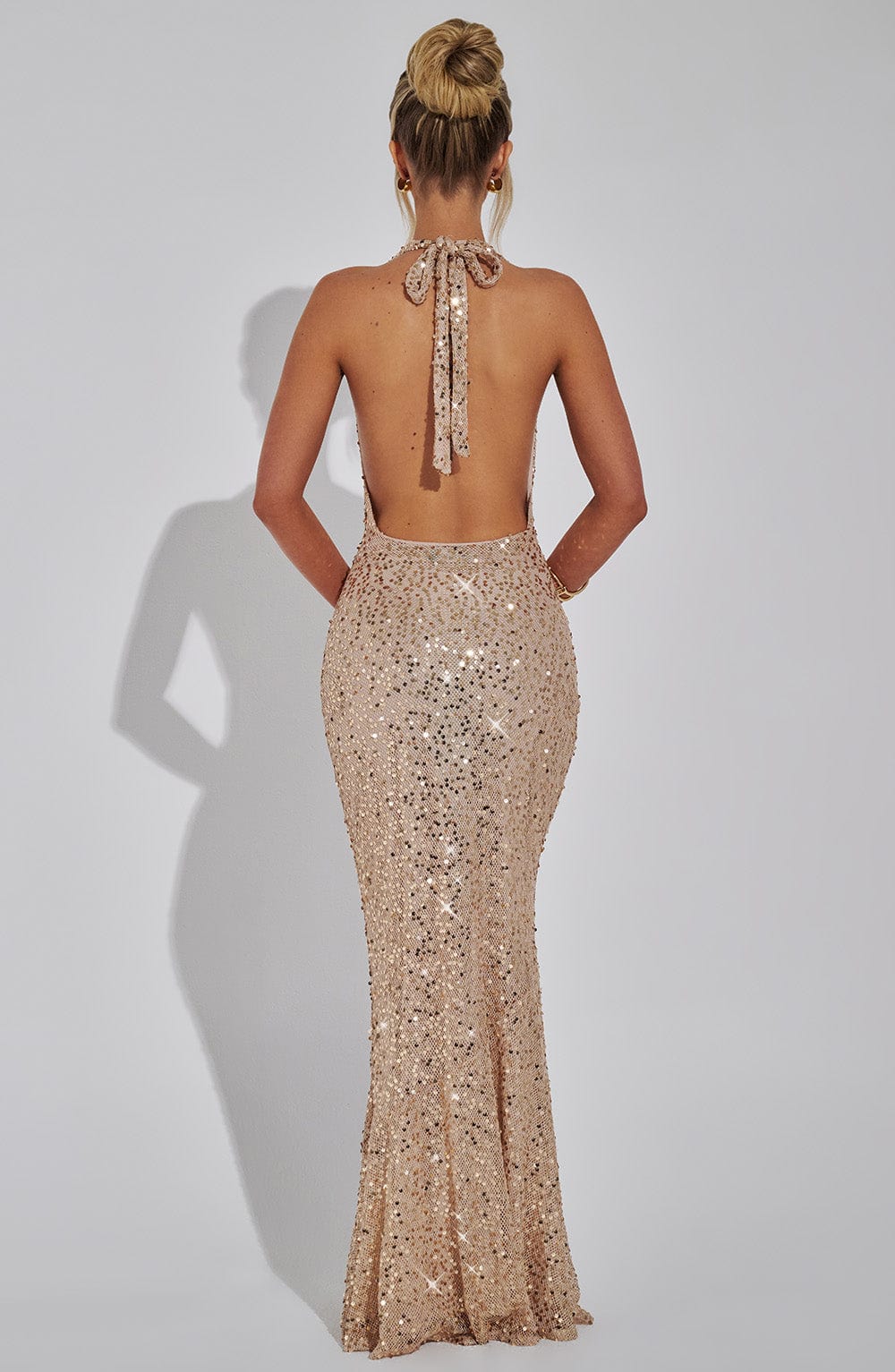 Robe Maxi Paillettes pour Femmes avec Bretelles Halterneck et Décolleté Profond