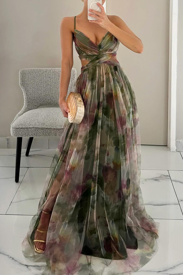 Robe maxi plissée pour femmes avec motif floral et bretelles spaghetti et décolleté enroulé