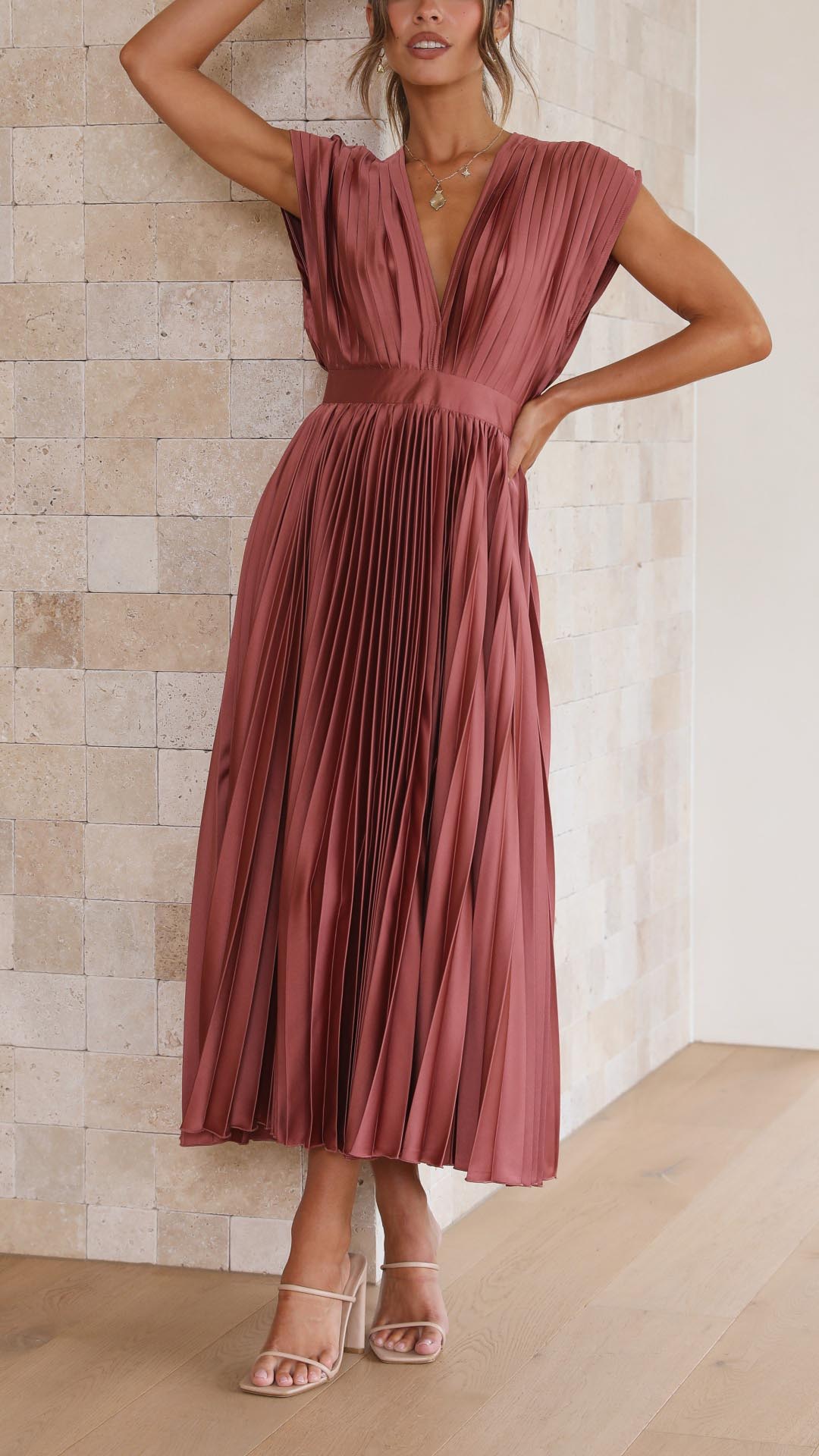 Robe Midi Plissée pour Femmes avec Décolleté en V Profond et Ceinture à la Taille