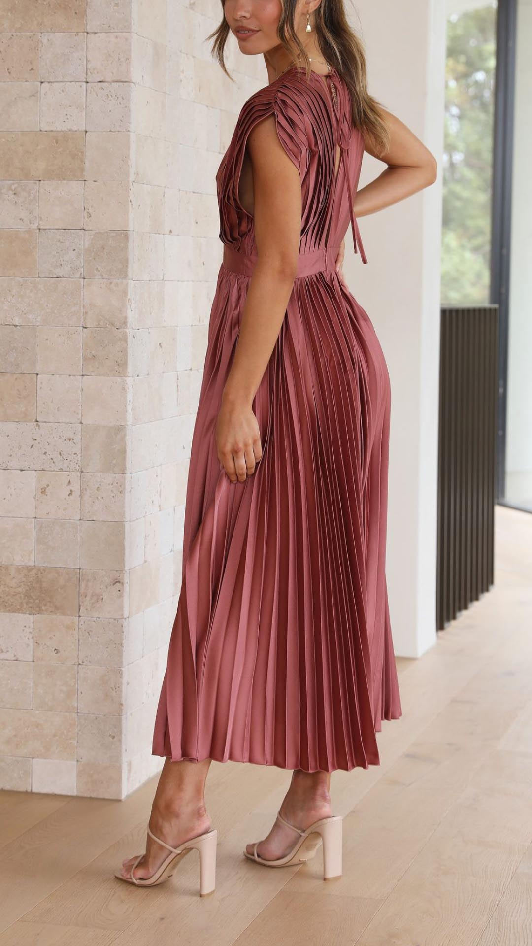 Robe Midi Plissée pour Femmes avec Décolleté en V Profond et Ceinture à la Taille