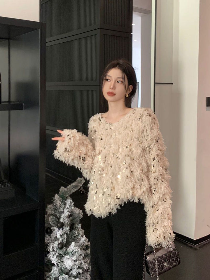 Pull femme avec décolleté bateau et surface à franges ainsi que décorations en sequins