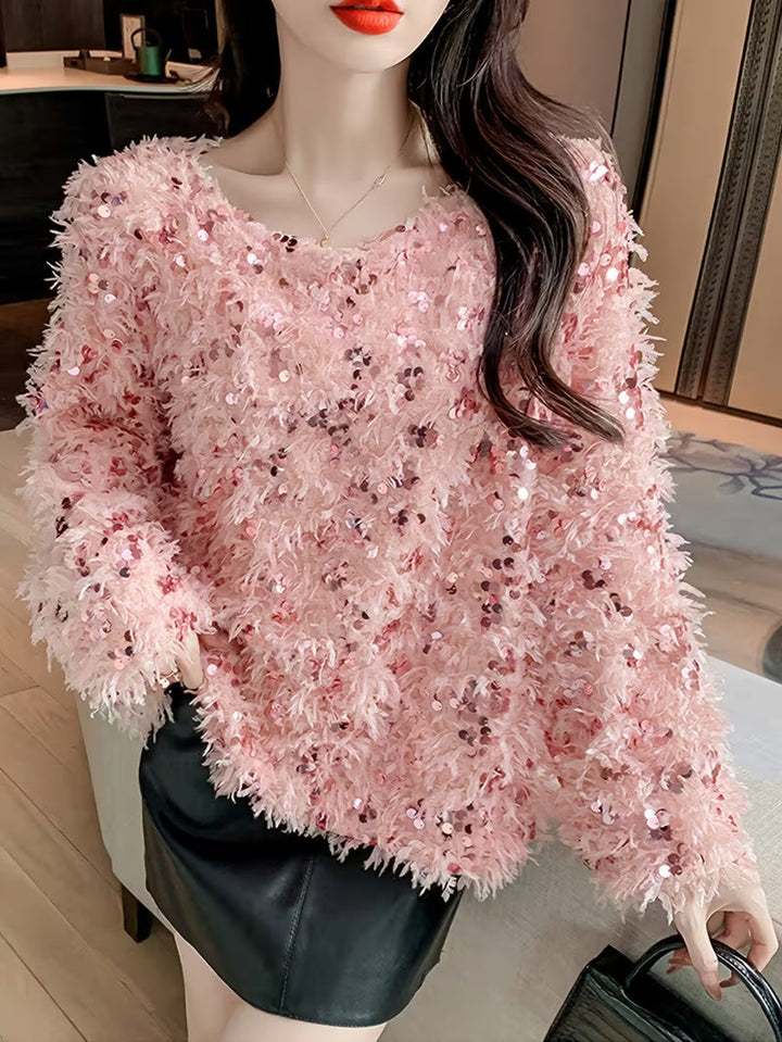Pull femme avec décolleté bateau et surface à franges ainsi que décorations en sequins