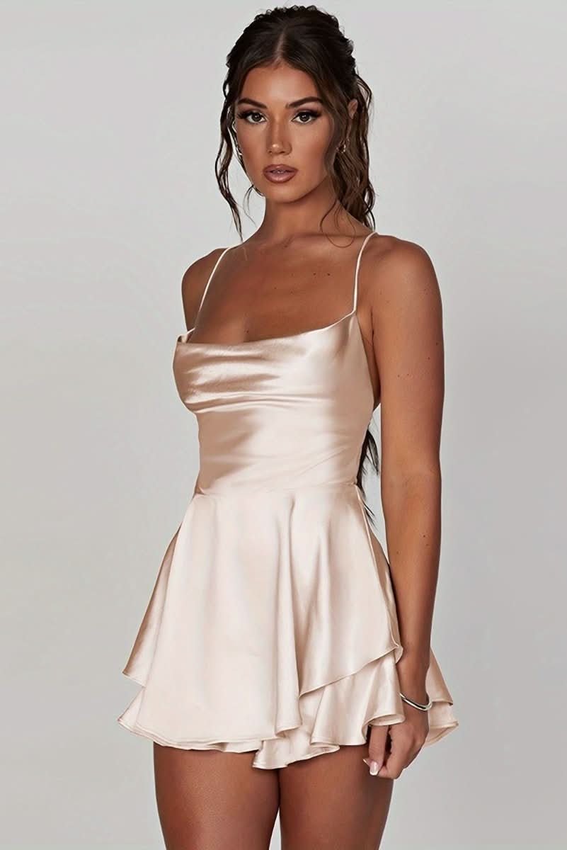 Amelie | Robe de cocktail sans dos en satin pour femmes, taille froncée, mini-jupe