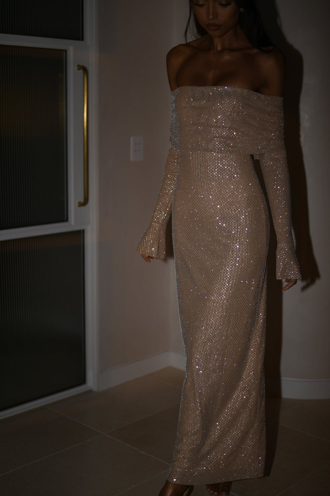 Robe maxi à paillettes sans épaules pour femmes avec manches longues
