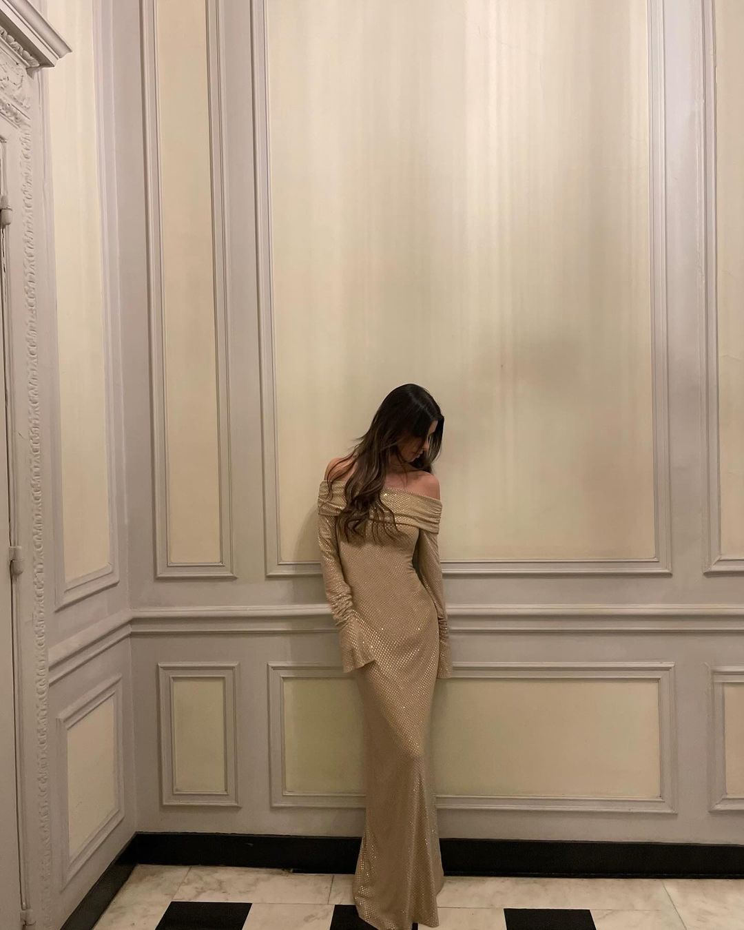Robe maxi à paillettes sans épaules pour femmes avec manches longues