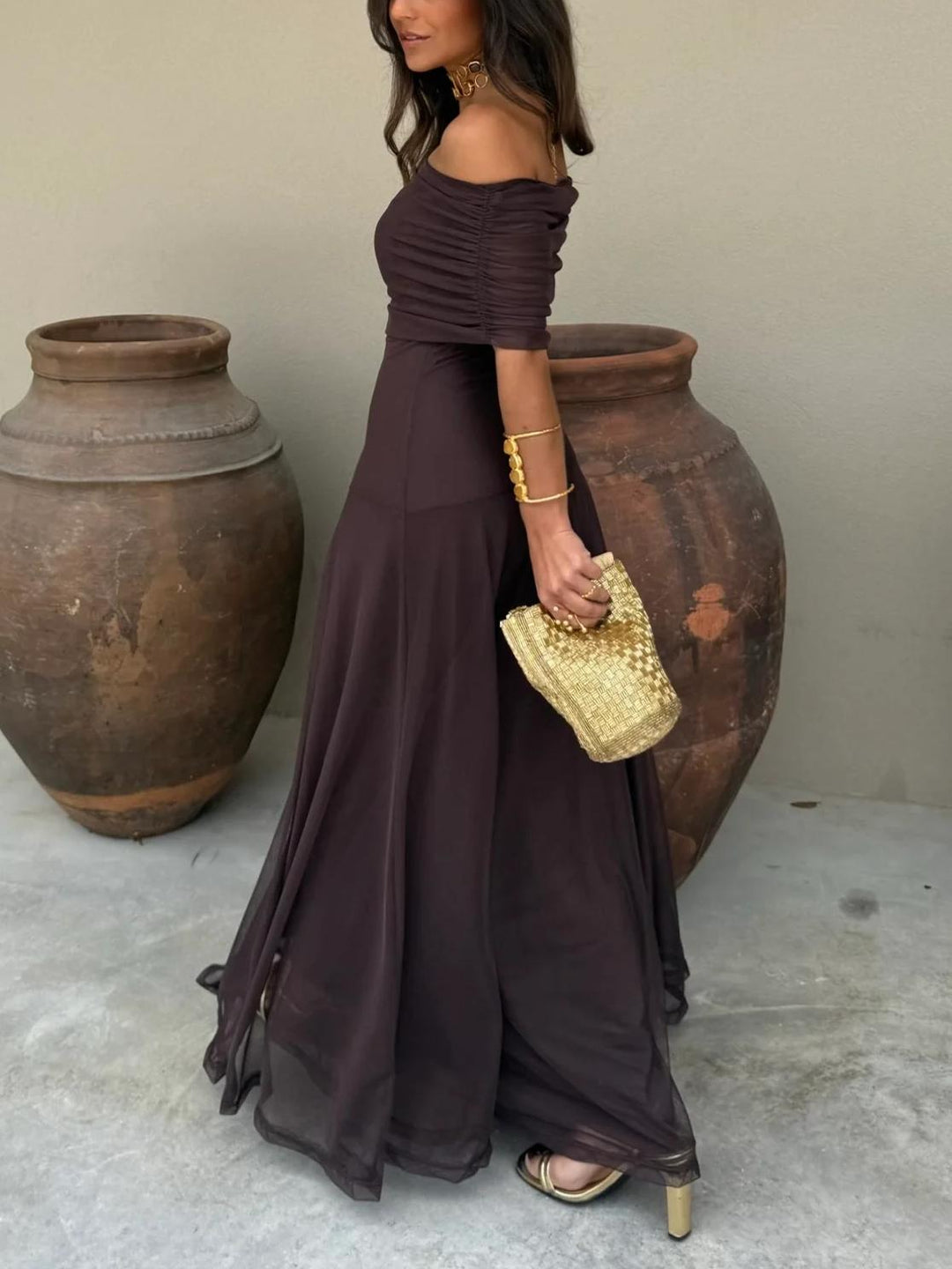 Robe maxi sans épaules pour femmes avec haut froncé et jupe semi-transparente
