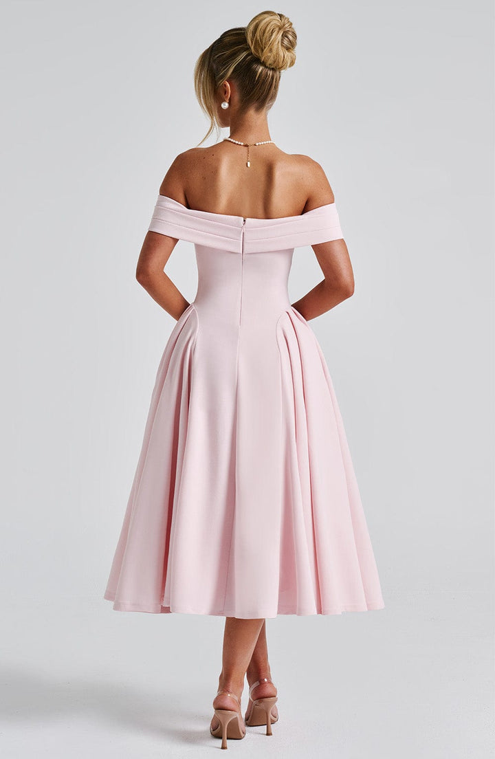 Robe midi sans manches pour femmes avec encolure plissée et jupe évasée
