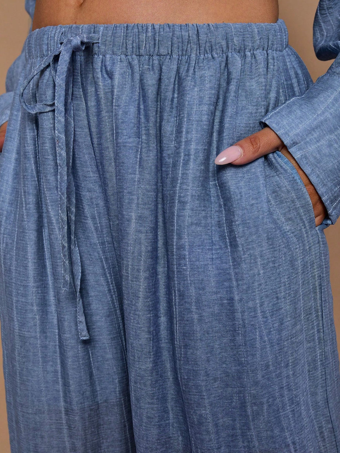 Ensemble pour femmes avec col de chemise, boutonnière et jambes de pantalon larges