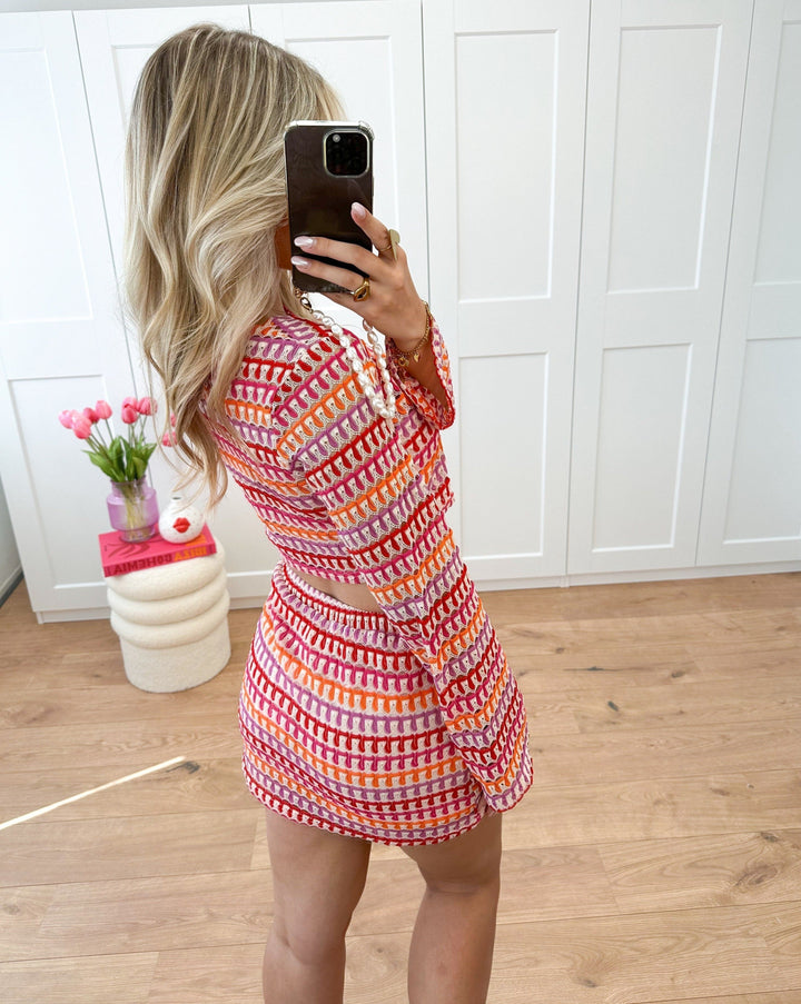 Ensemble pour femmes avec motif multicolore, crop-top à manches longues et mini-jupe
