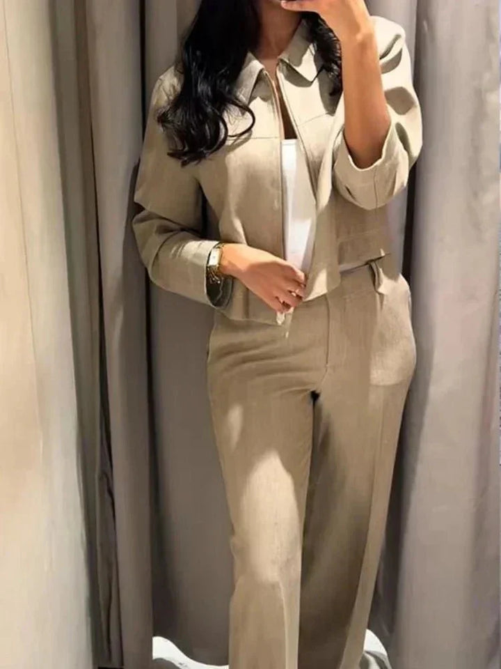 Ensemble femme avec veste zippée, col chemise et jambe de pantalon large