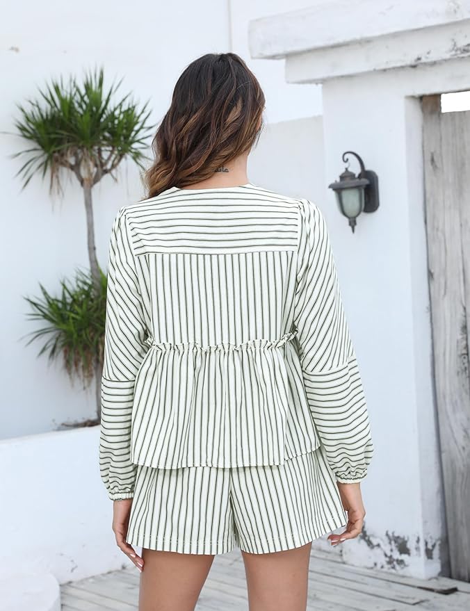 Ensemble pour femmes avec motif rayé, manches bouffantes et short