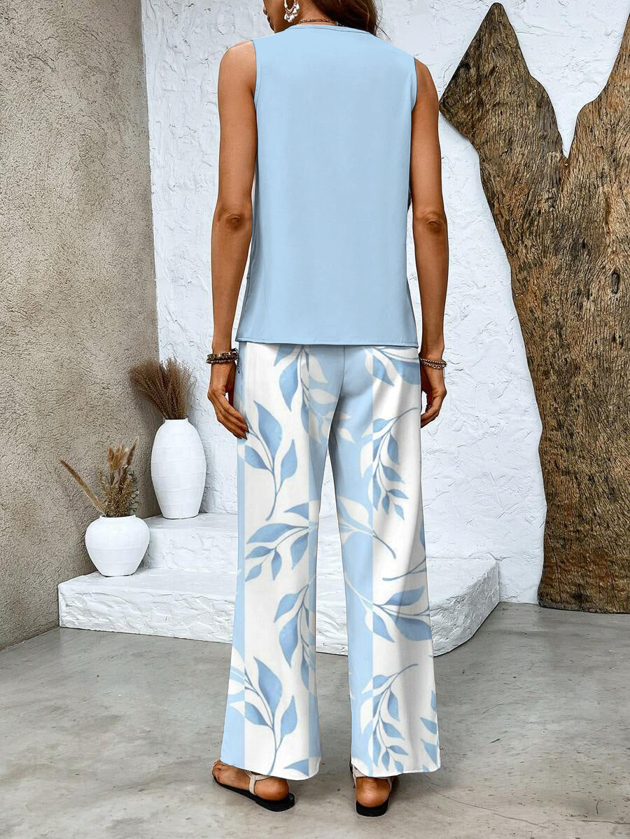 Ensemble pour femmes avec haut sans manches, décolleté droit, ourlet en couches et pantalon large